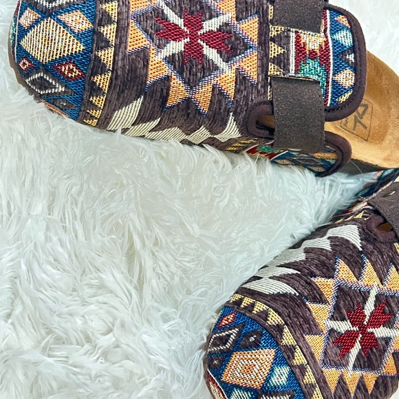 NWOT Dirty Laundry Women's Colorful Clog 𖤓 Slide On Shoes. - Picture 3 of 9